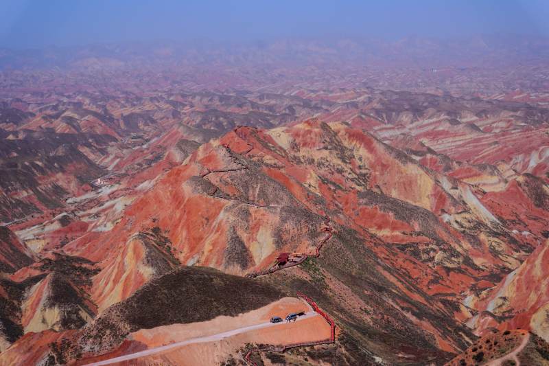 水墨丹霞地貌的壮丽景观图片