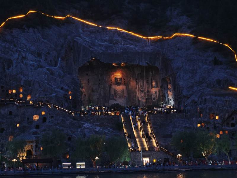 龙门石窟夜景灯光秀图片