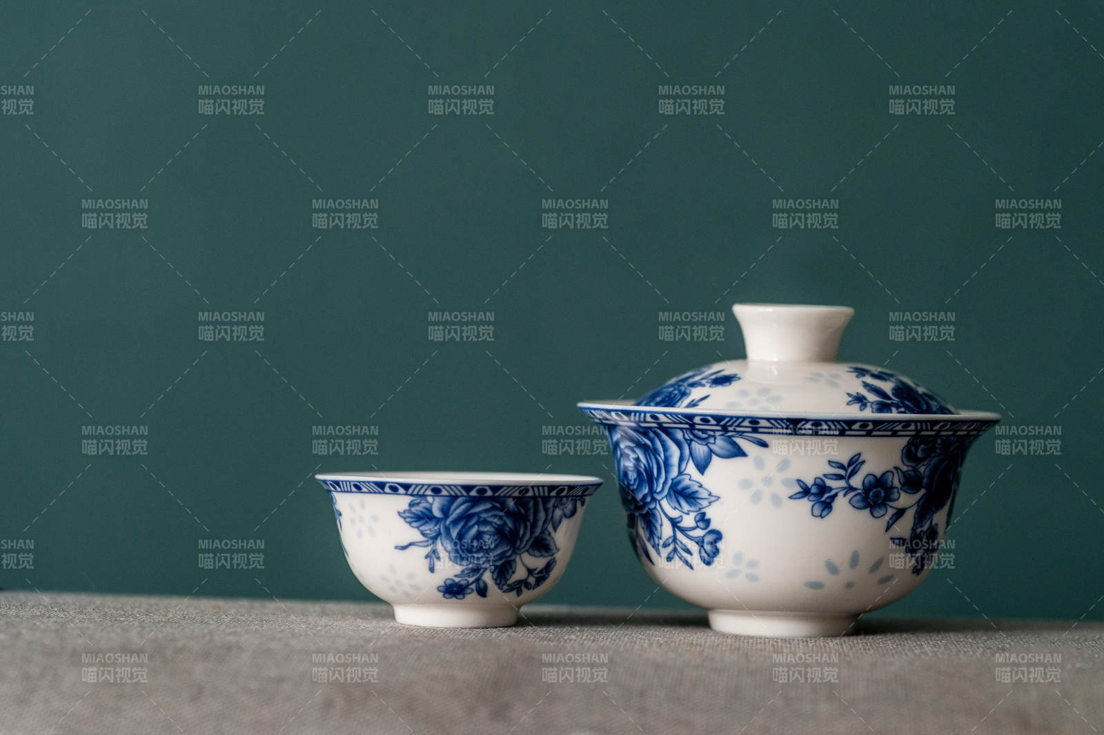 青花瓷茶具静谧之美图片