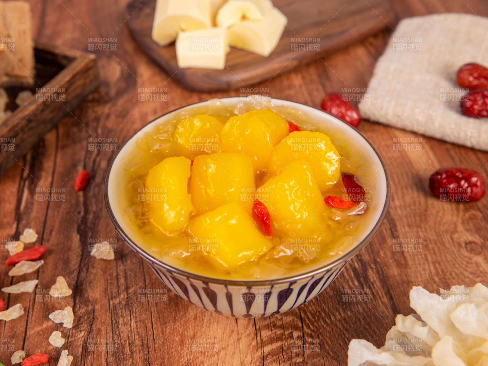 木薯枸杞红枣糖水甜品图片