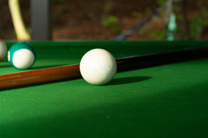 台球桌上的静谧时光图片