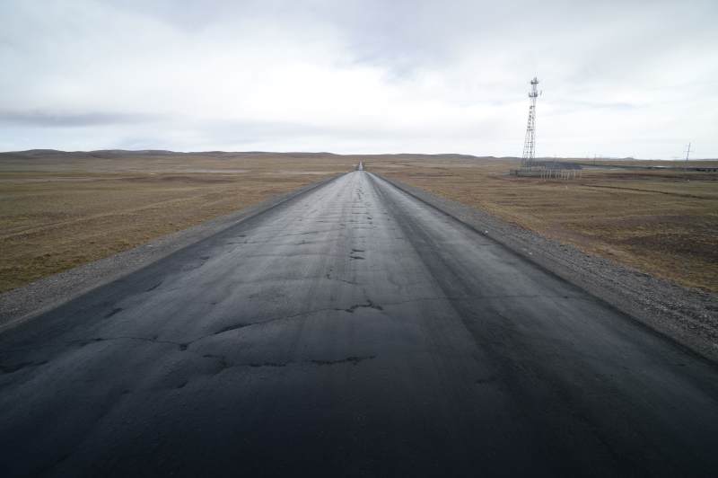 公路  荒原  天空——青藏线图片