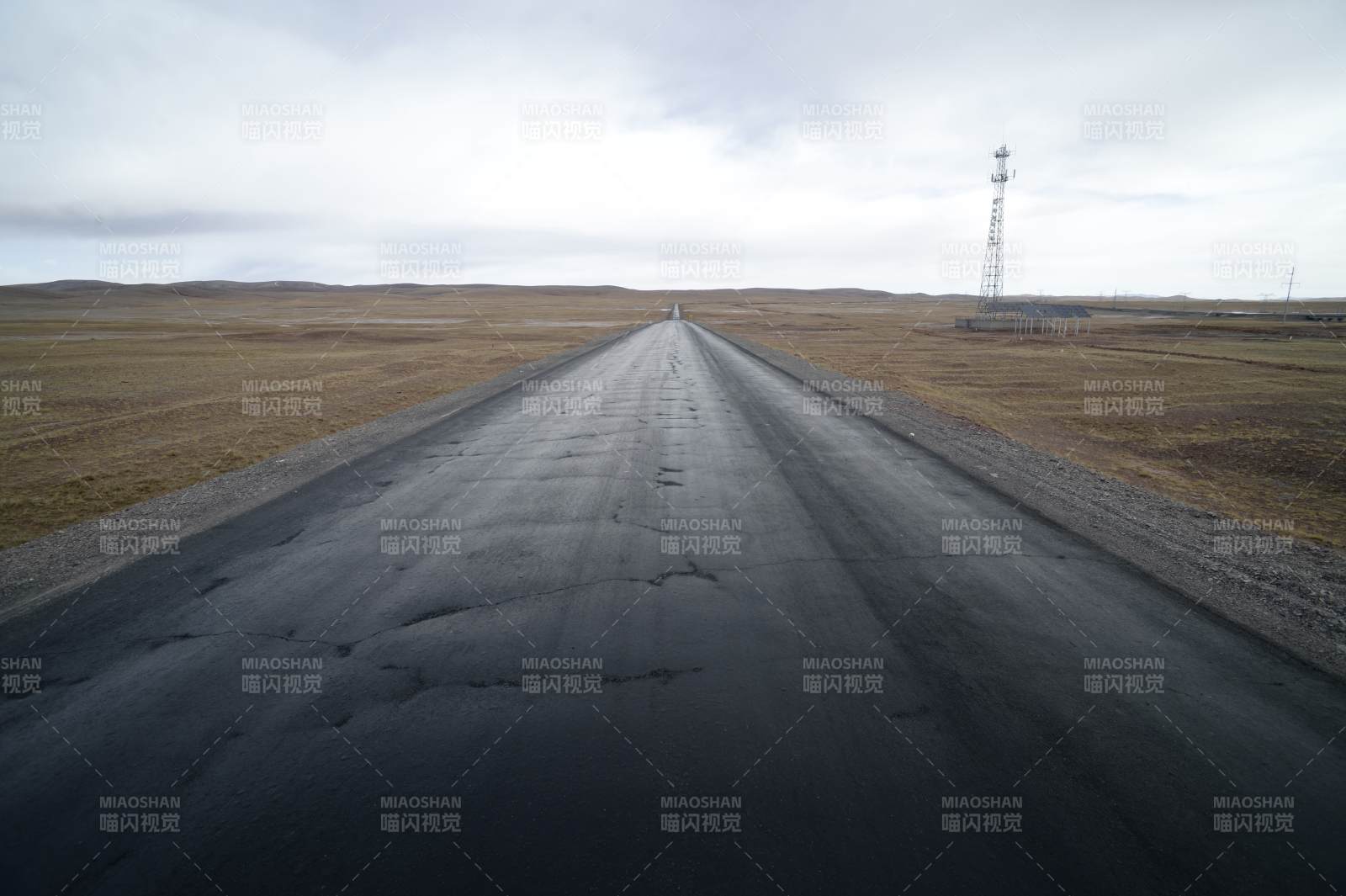 公路  荒原  天空——青藏线图片
