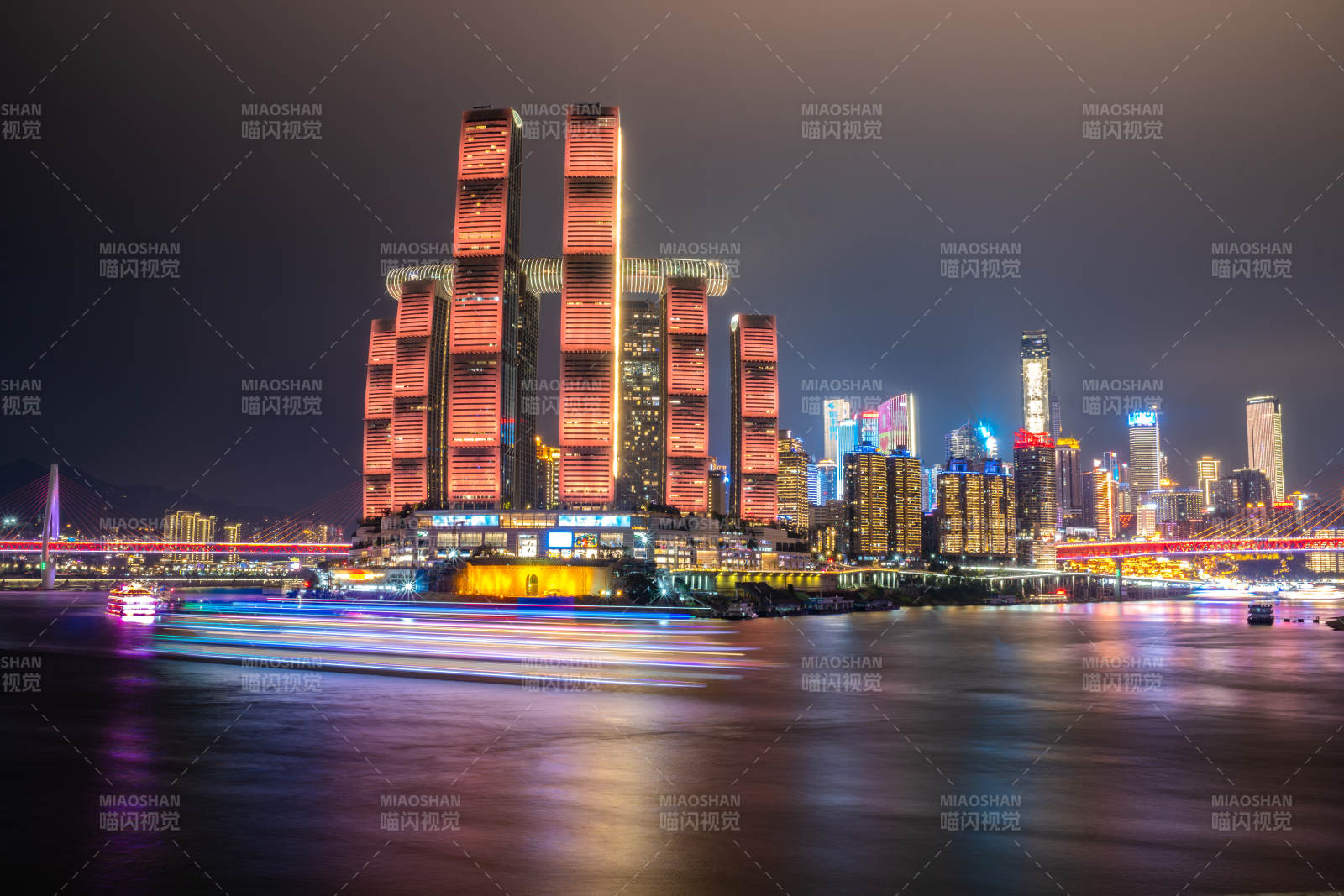 重庆朝天门夜景灯光璀璨图片