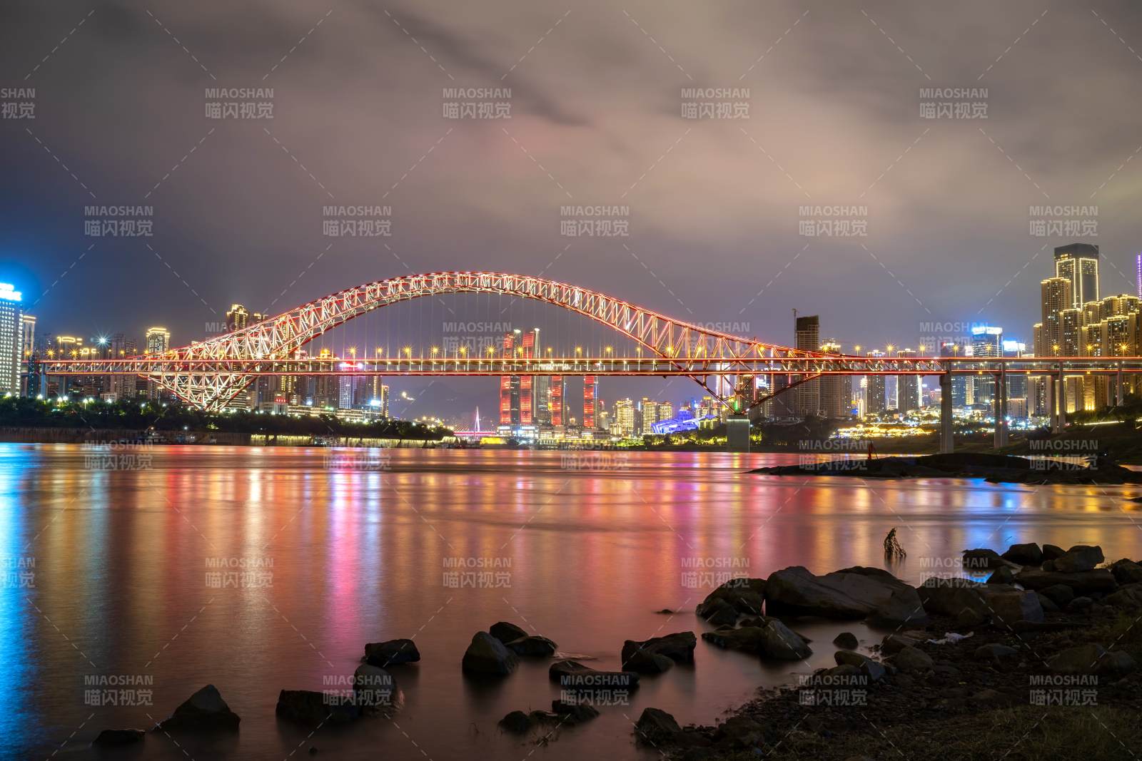夜景大桥 城市灯火辉煌-朝天门长江大桥图片