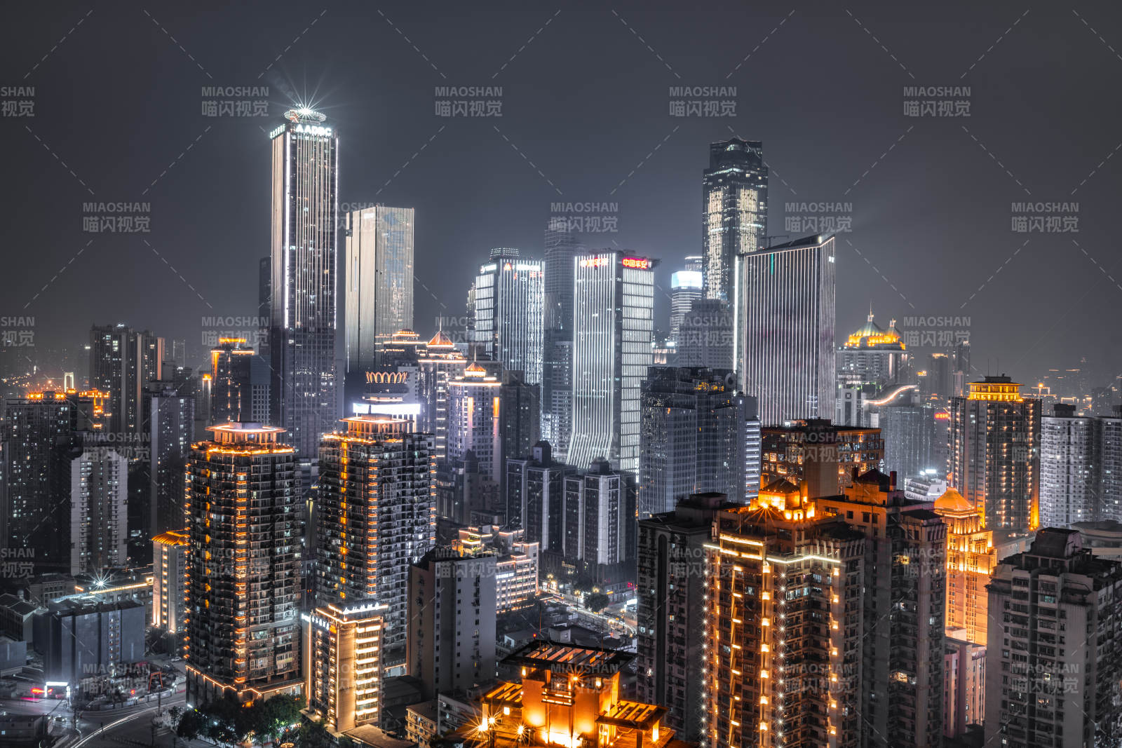 渝中区夜幕下的城市灯火辉煌图片