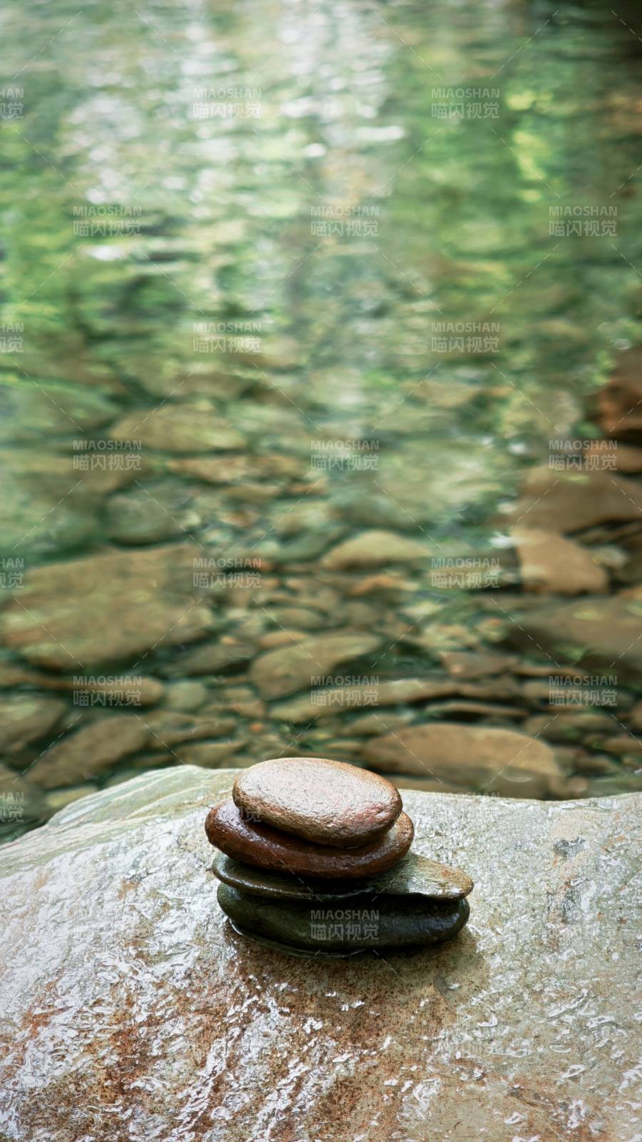 静水流深 石叠心安图片