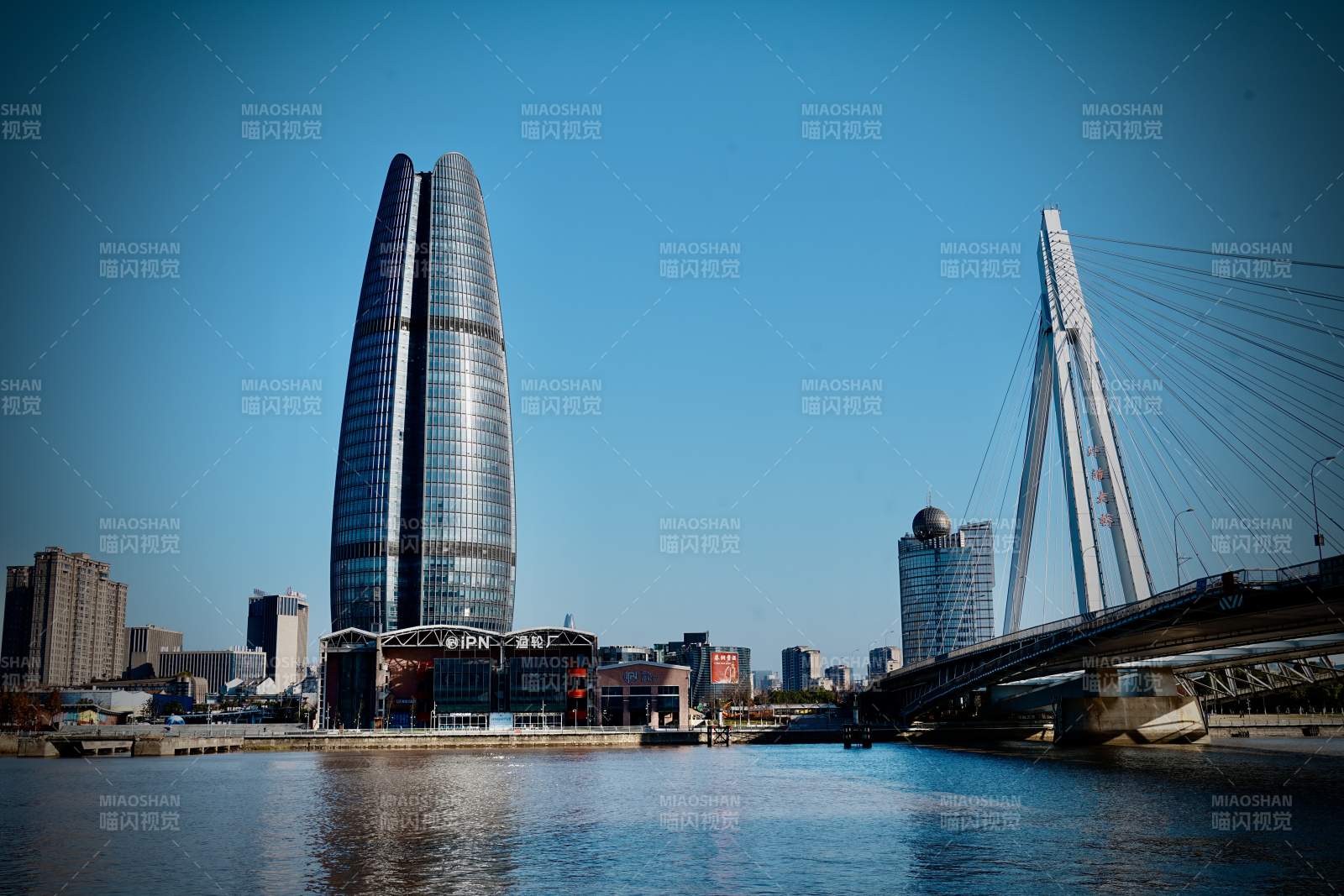 宁波现代城市河畔风光图片