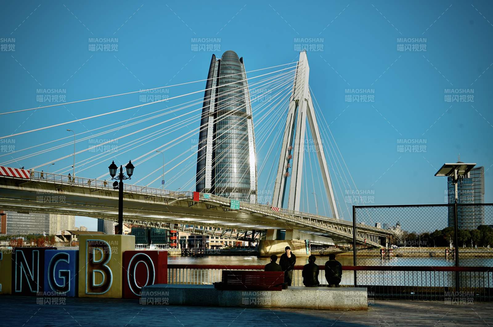 宁波三江口的现代桥梁图片