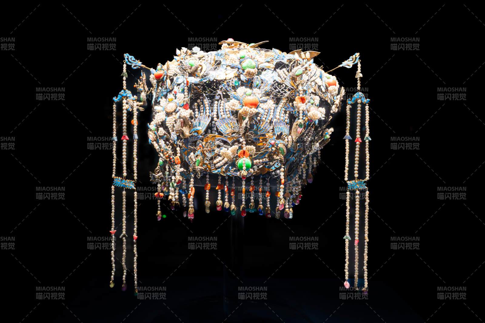 华丽传统头饰特写图片