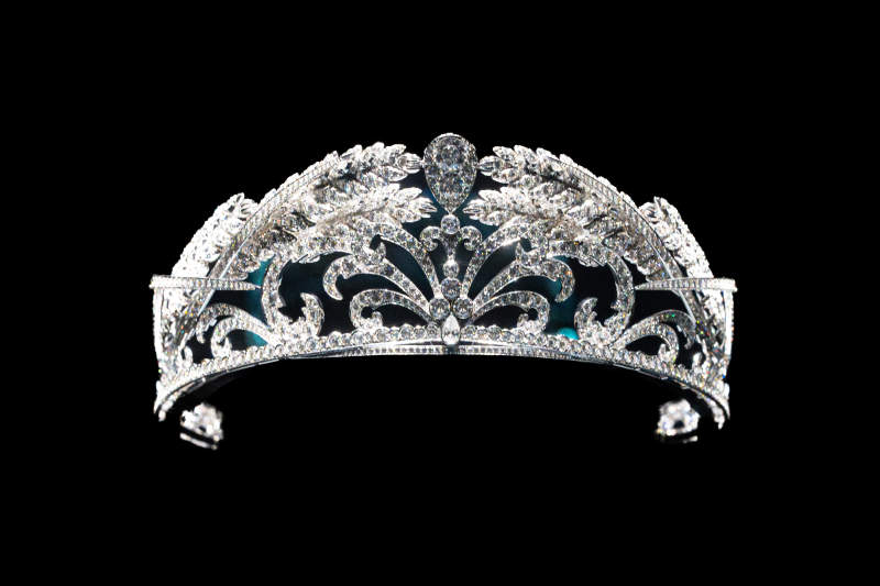 华丽钻石皇冠特写图片