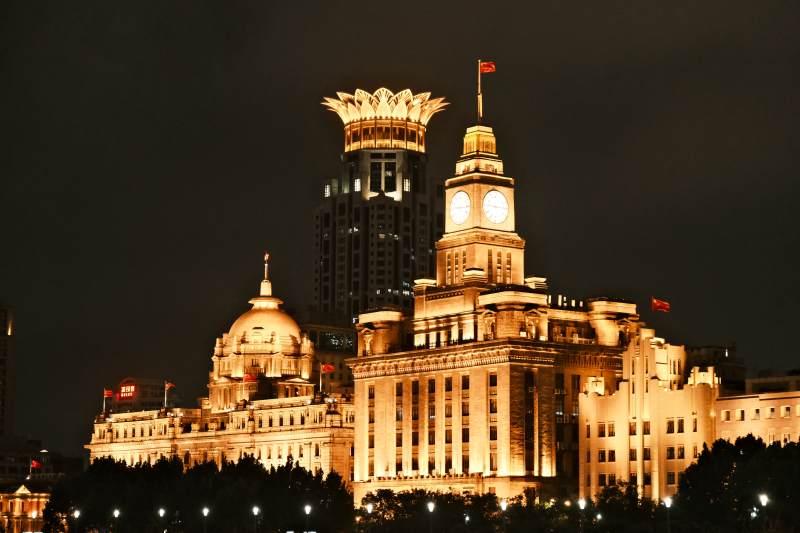 夜幕下的上海外滩建筑群图片