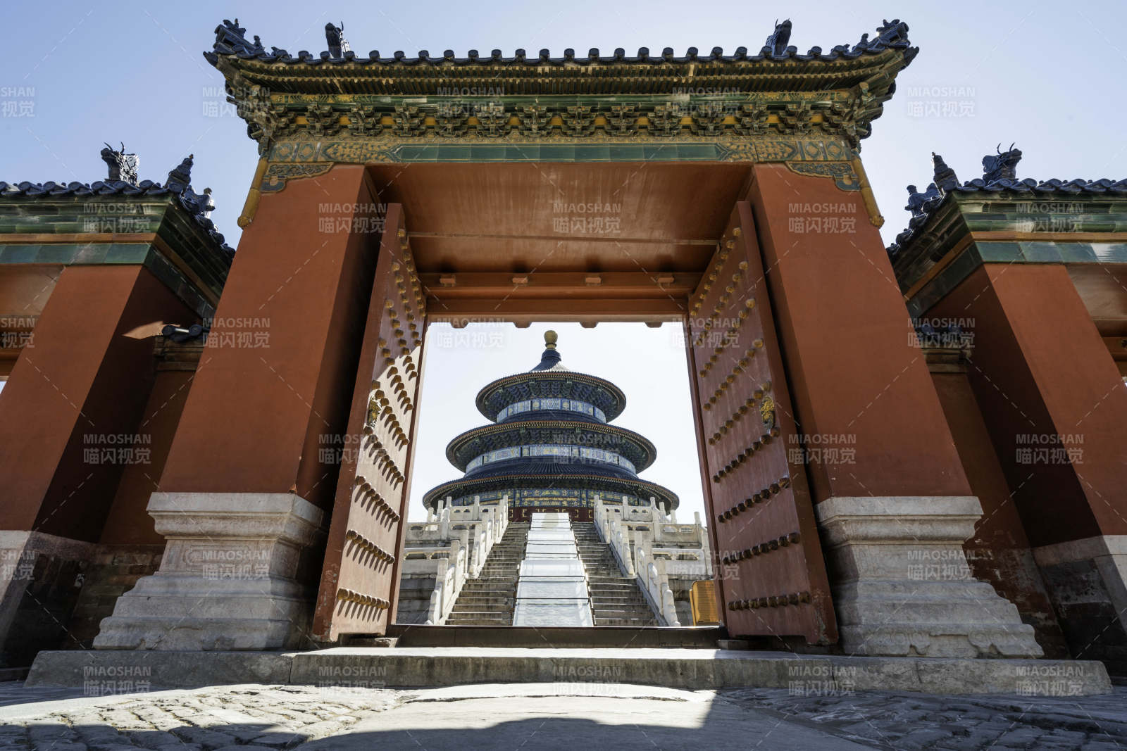 天坛祈年殿前的庄严门廊图片