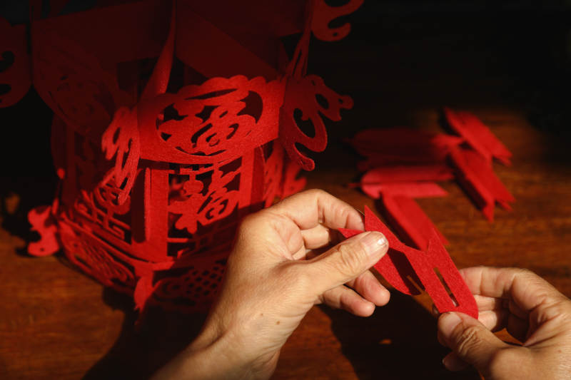 手工制作红色剪纸灯笼图片