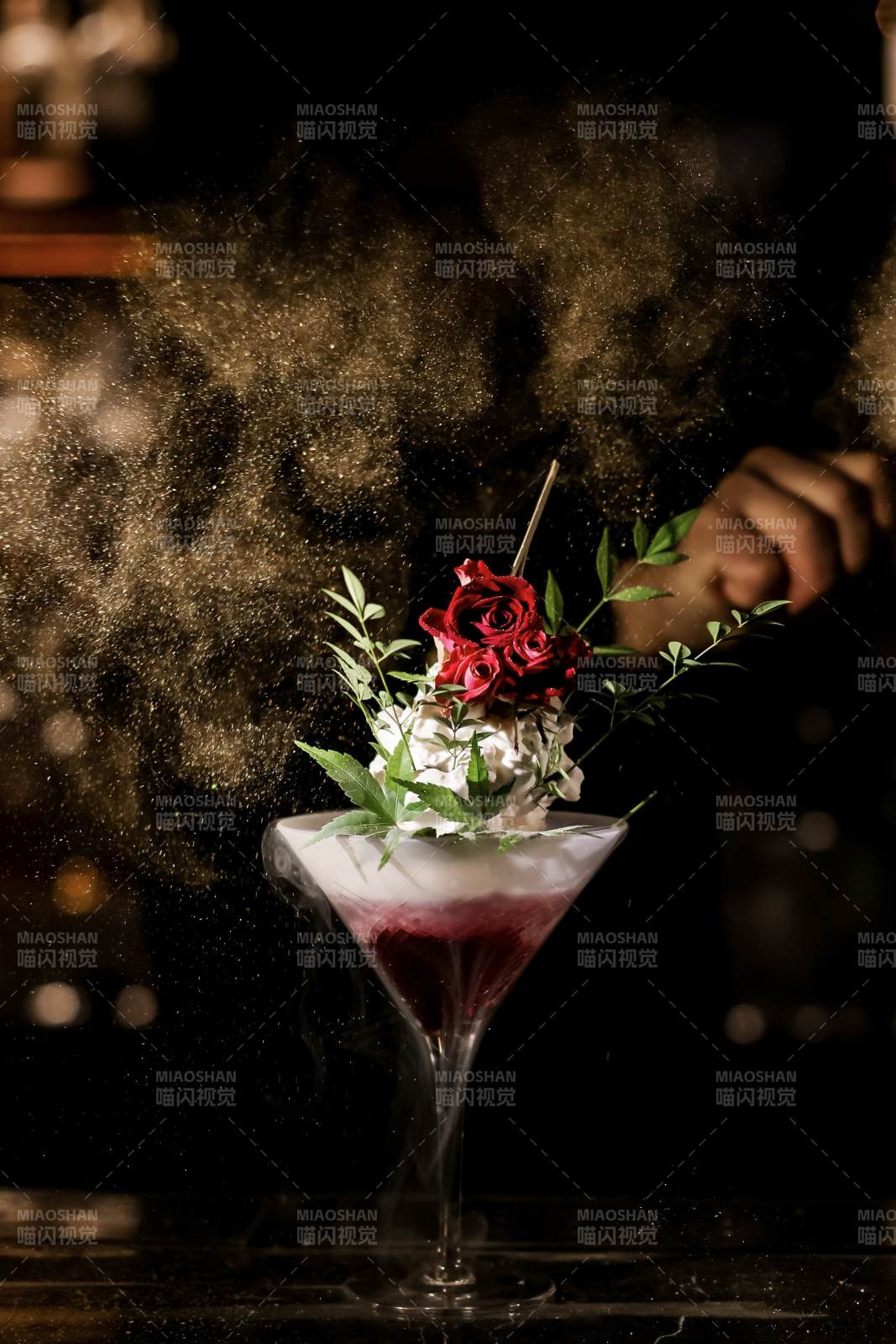 花香烟雾鸡尾酒图片
