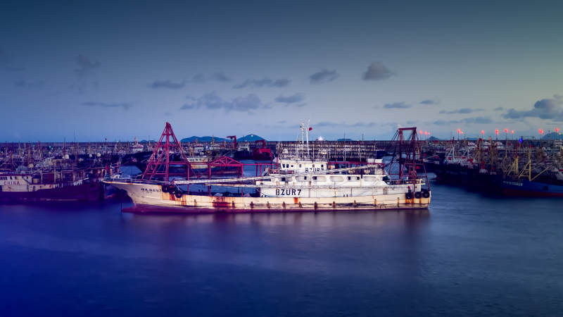 港口黄昏 船只静泊图片