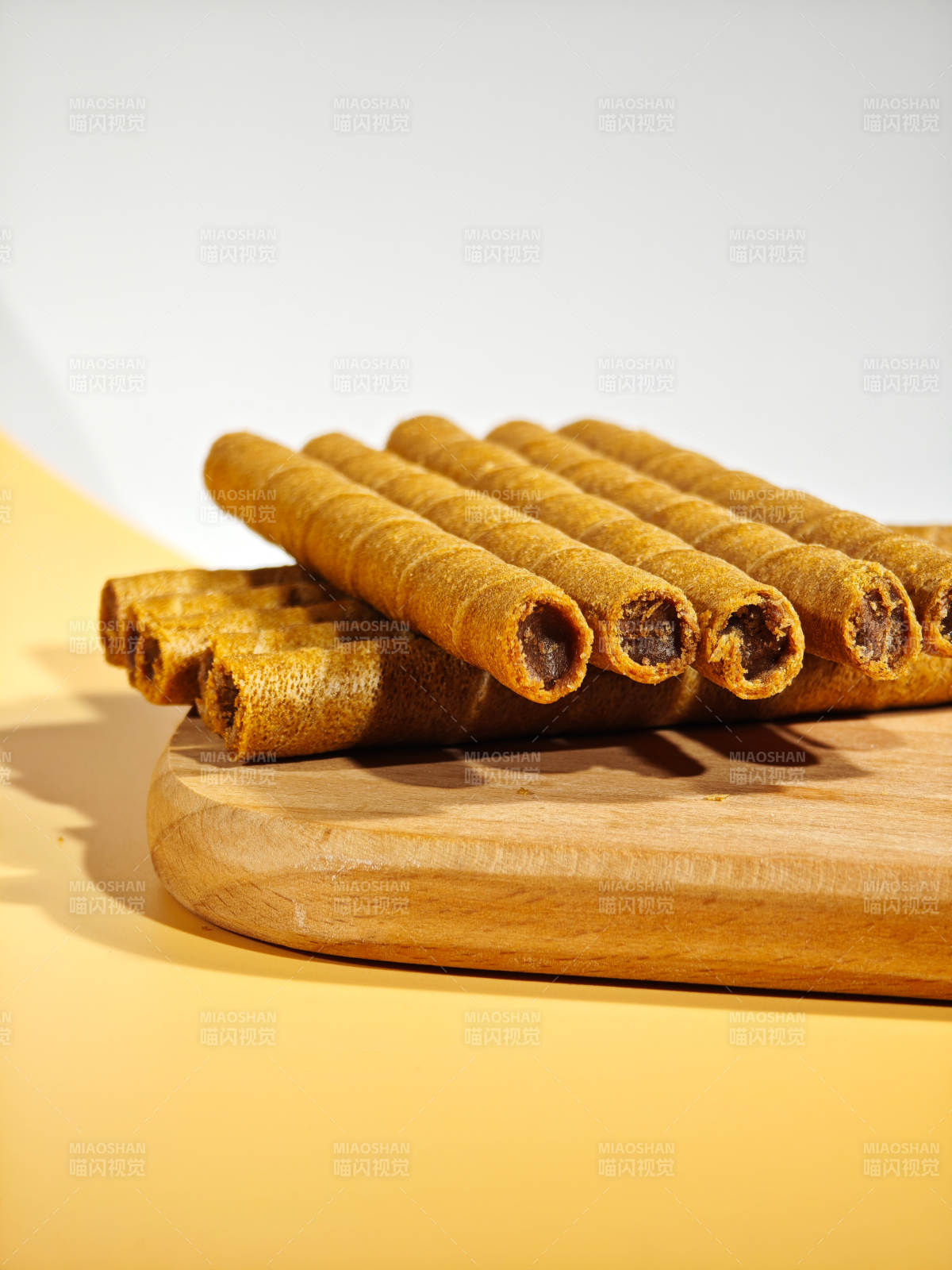 巧克力夹心蛋卷饼干图片