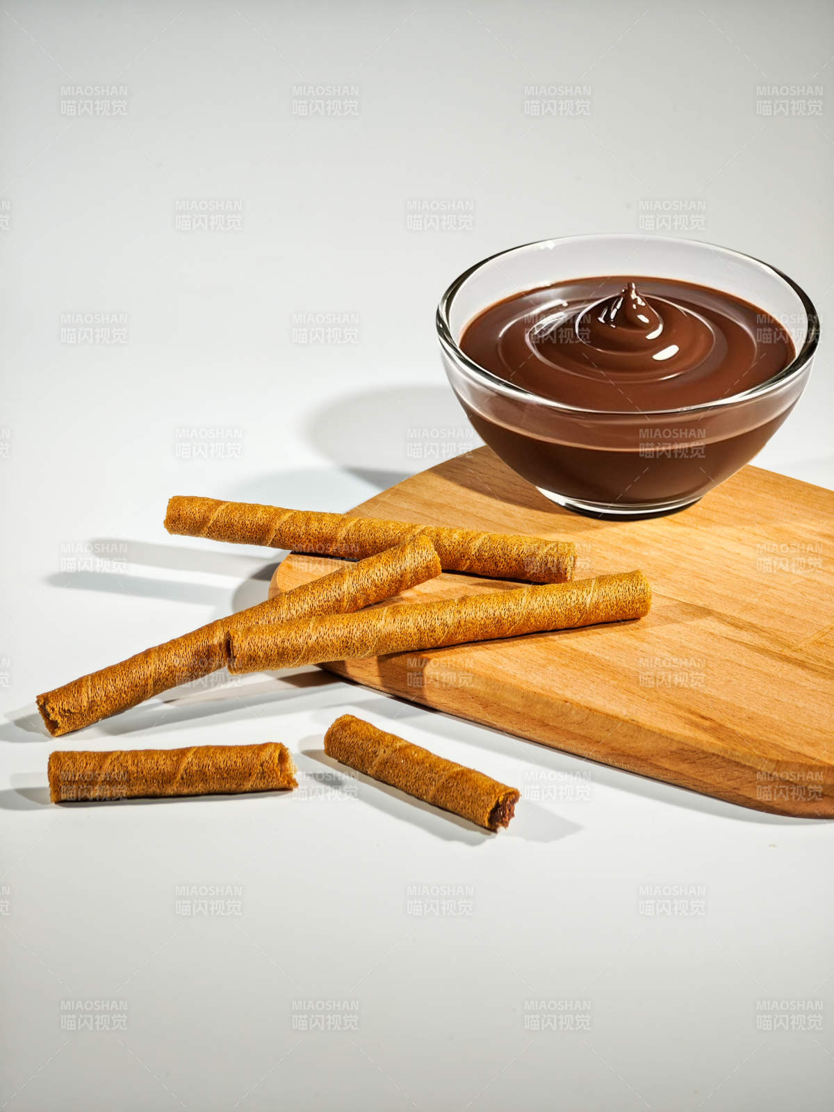 巧克力酱配饼干棒图片
