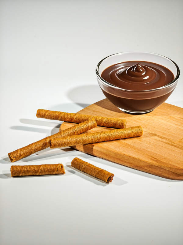 巧克力酱配饼干棒图片