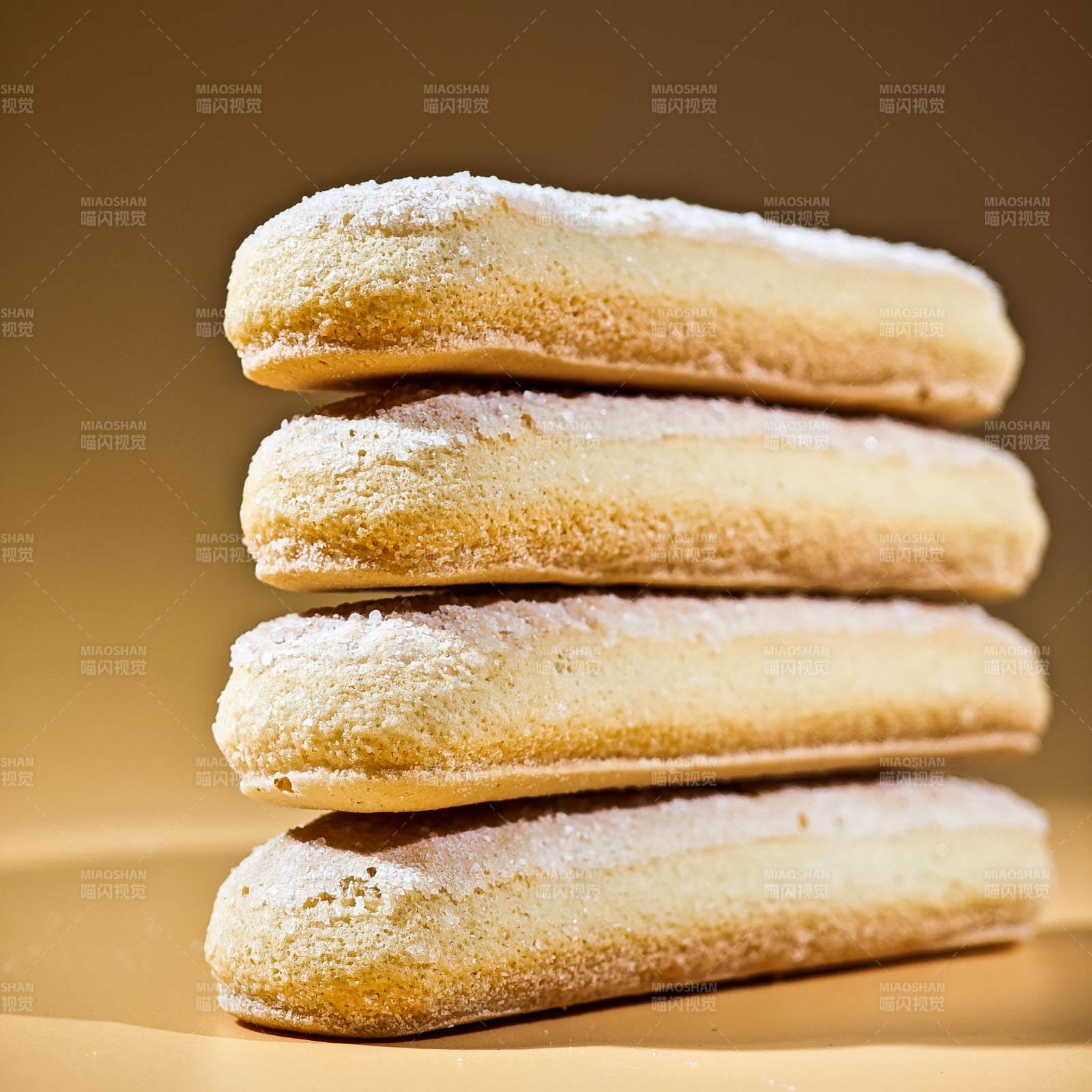 奶油手指饼干堆叠特写图片