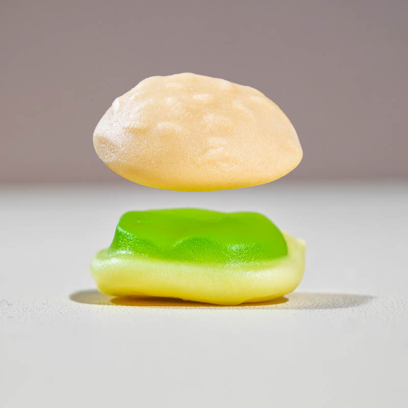 悬浮的双色软糖图片