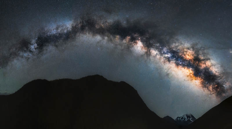 银河拱桥夜空山影图片