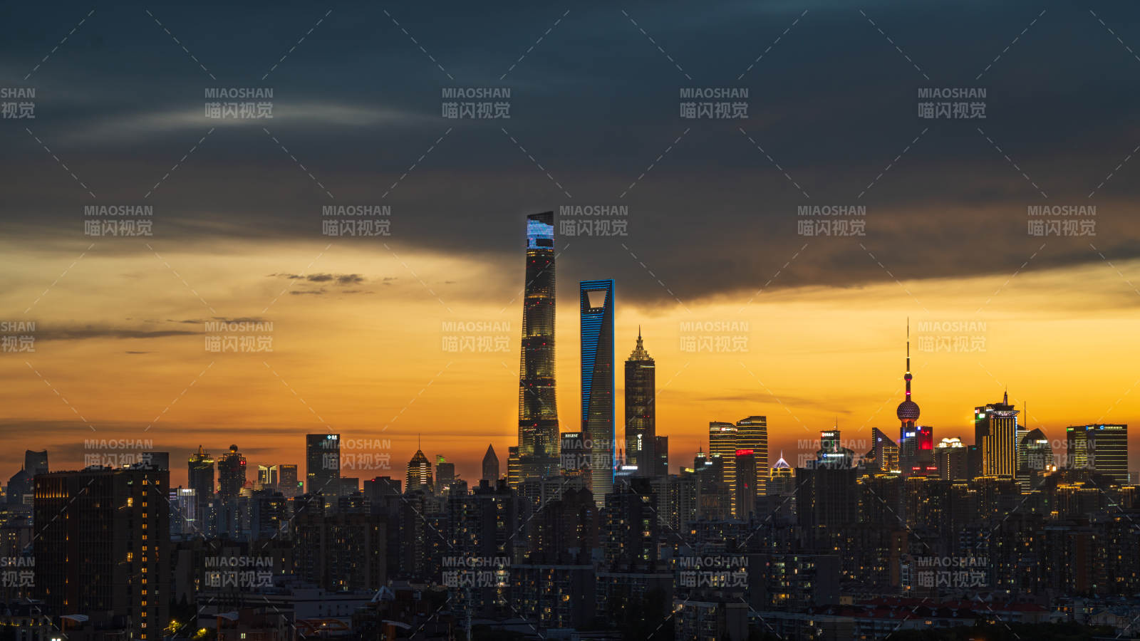 上海夜景 高楼林立 灯火辉煌图片