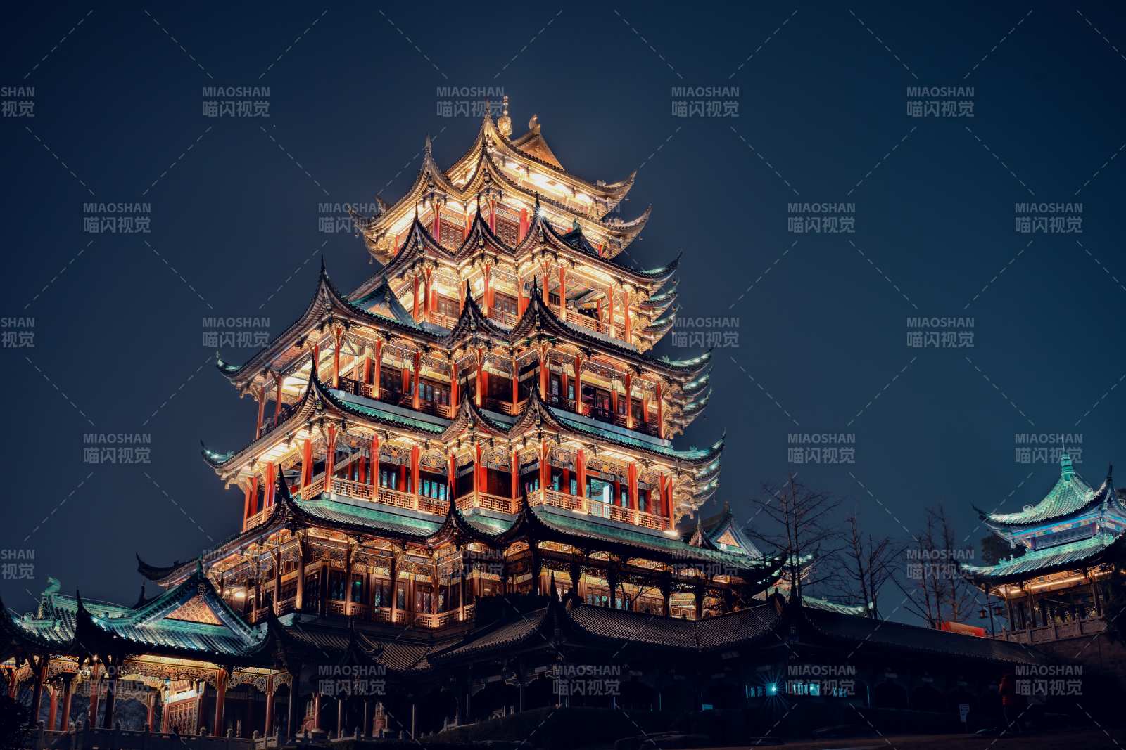 重庆鸿恩寺夜景辉煌璀璨图片