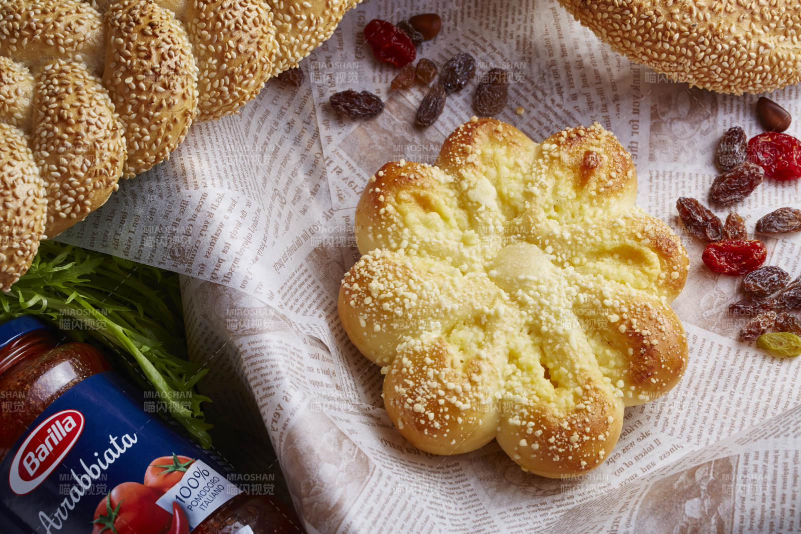 花朵造型的椰蓉面包图片