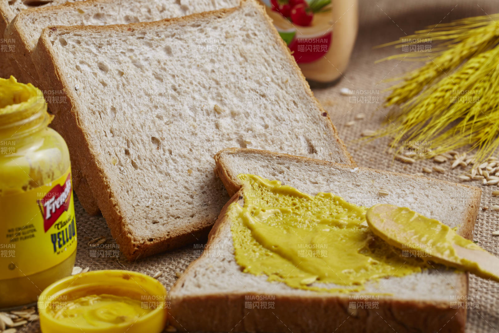 面包与黄油的美味组合图片
