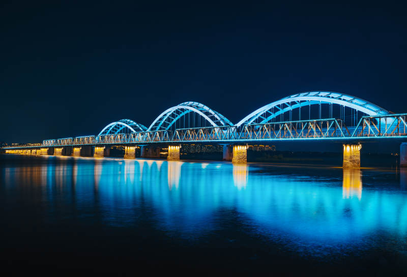夜色中的哈尔滨松花江大桥图片