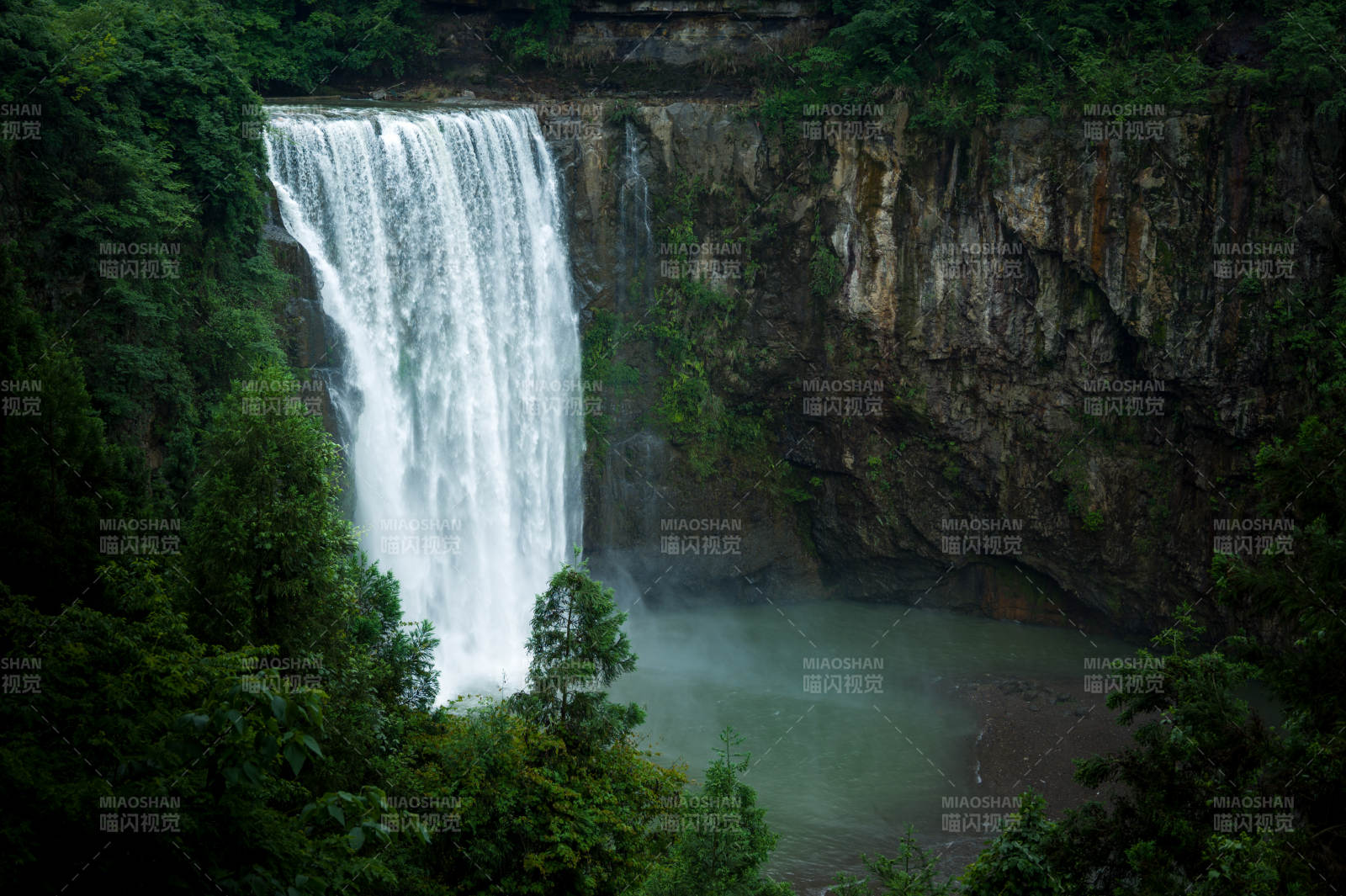 贵州毕节织金瀑布图片