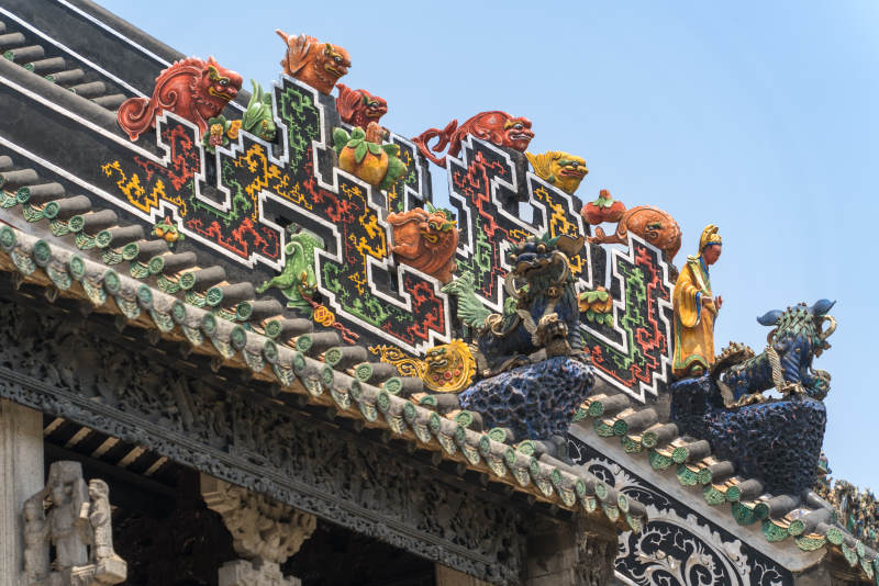 广州陈家祠的古建筑屋脊彩绘装饰图片