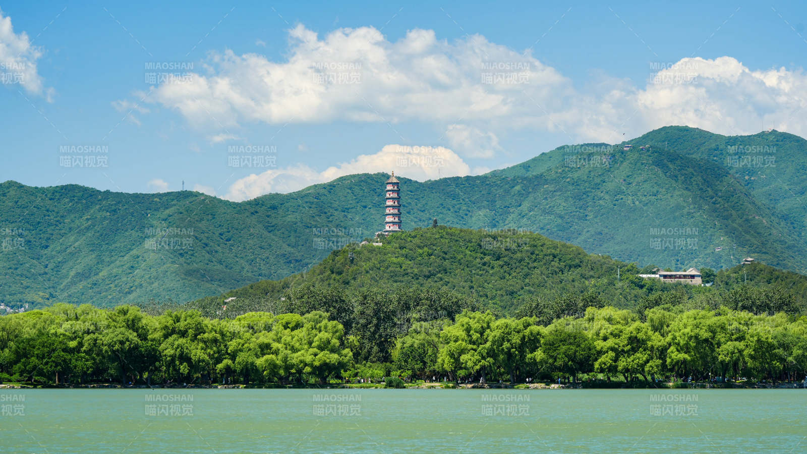 颐和园昆明湖湖光山色 西山玉峰塔塔影婆娑图片