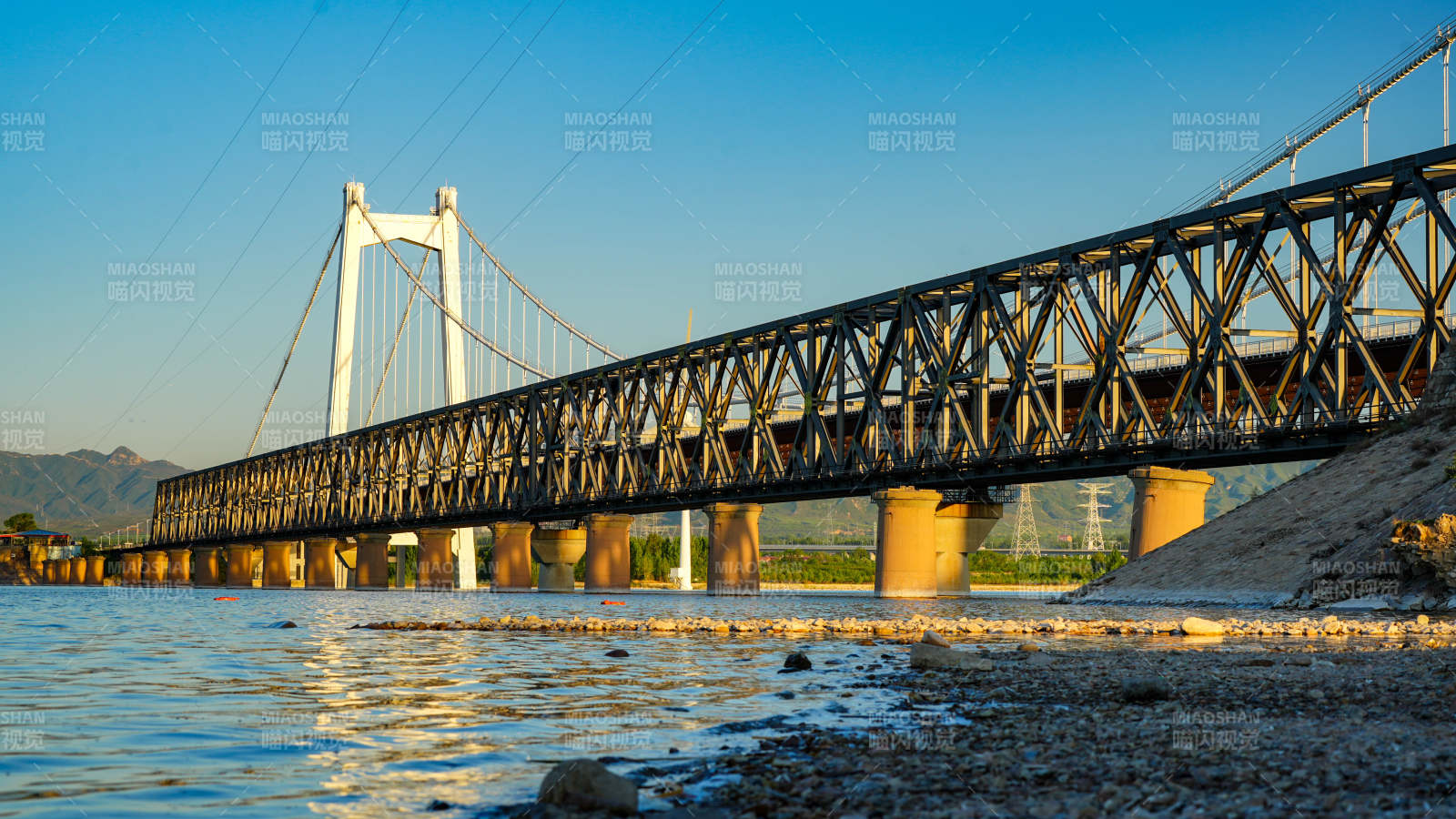 横跨北京与河北的怀来大桥跨河大桥夕阳美景图片