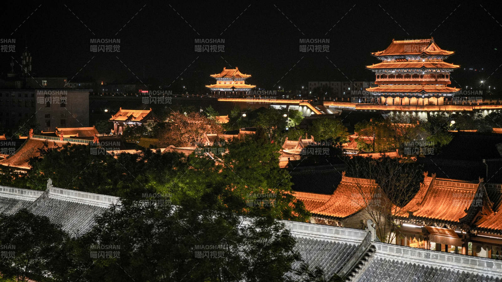 忻州古城夜景古建筑群灯火辉煌图片