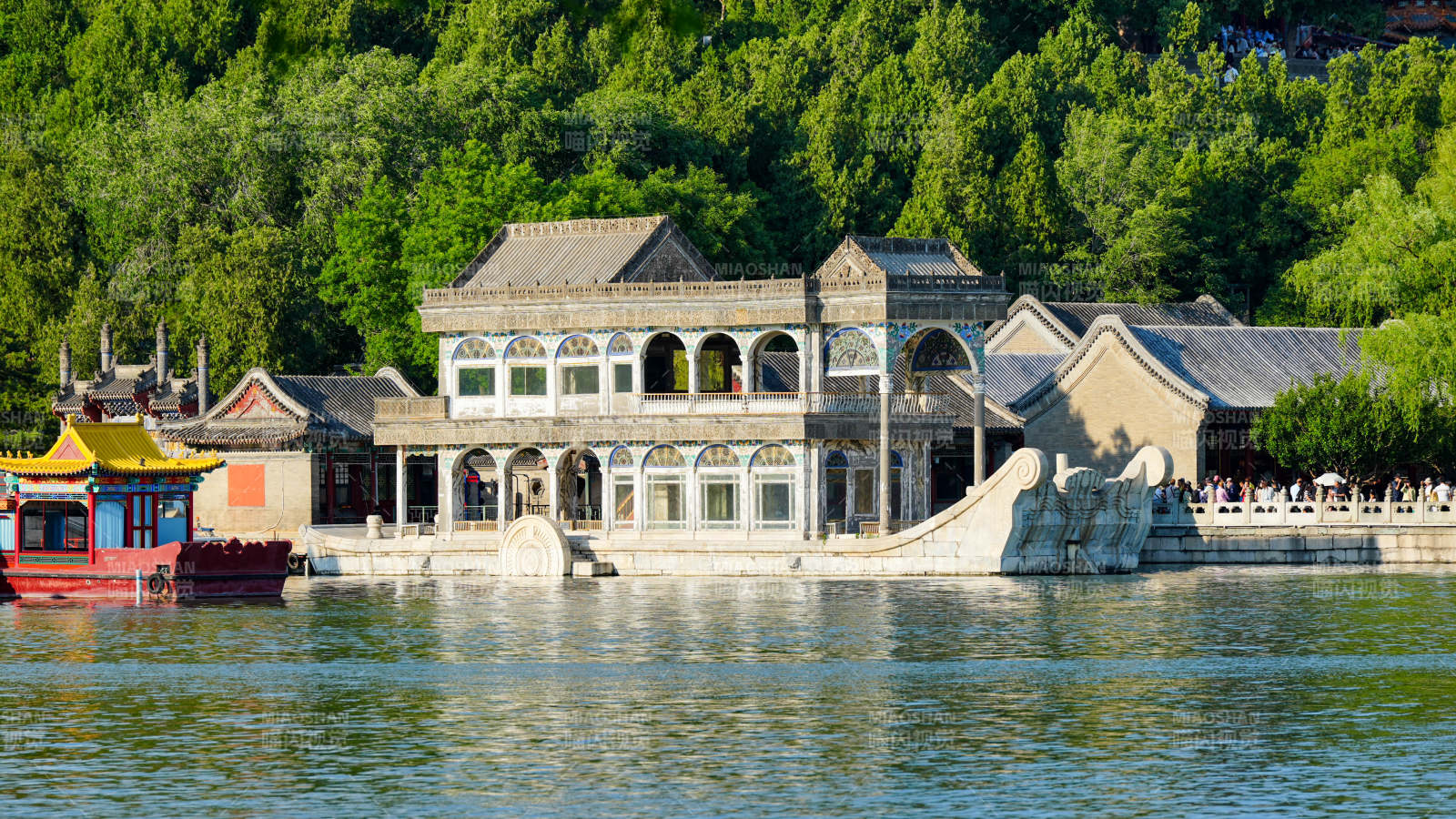颐和园湖畔古建筑风光图片