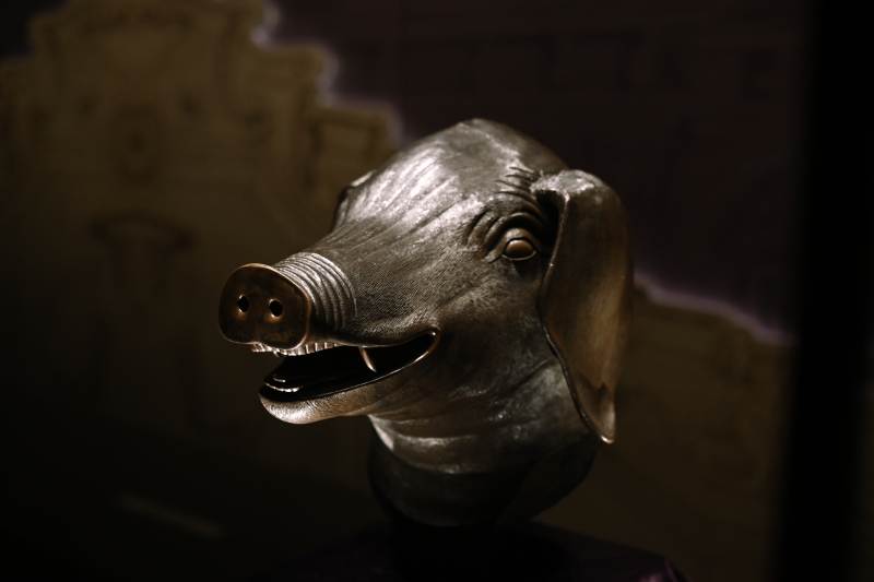 圆明园十二生肖兽猪首雕塑特写图片