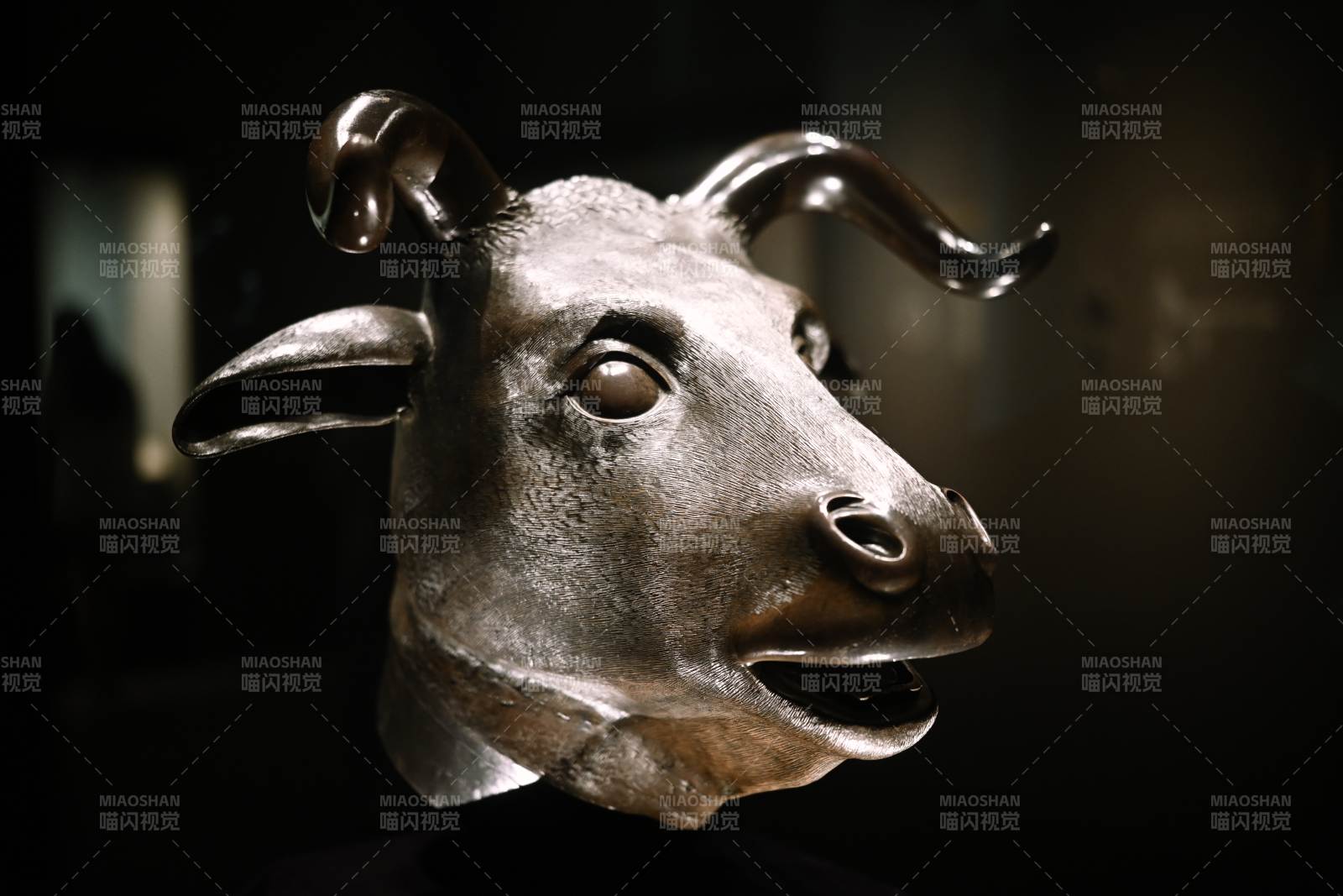 圆明园十二生肖兽青铜羊首雕塑特写图片