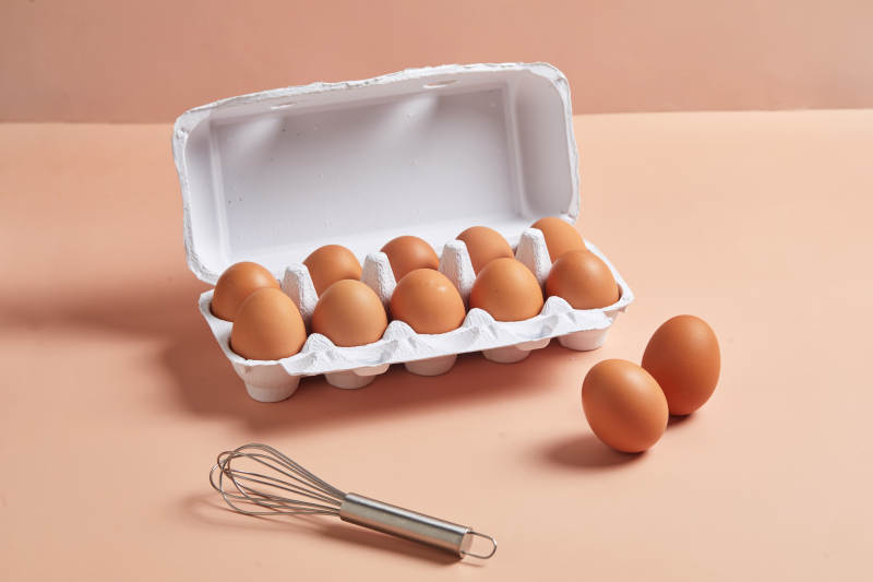 鸡蛋与打蛋器静物图图片