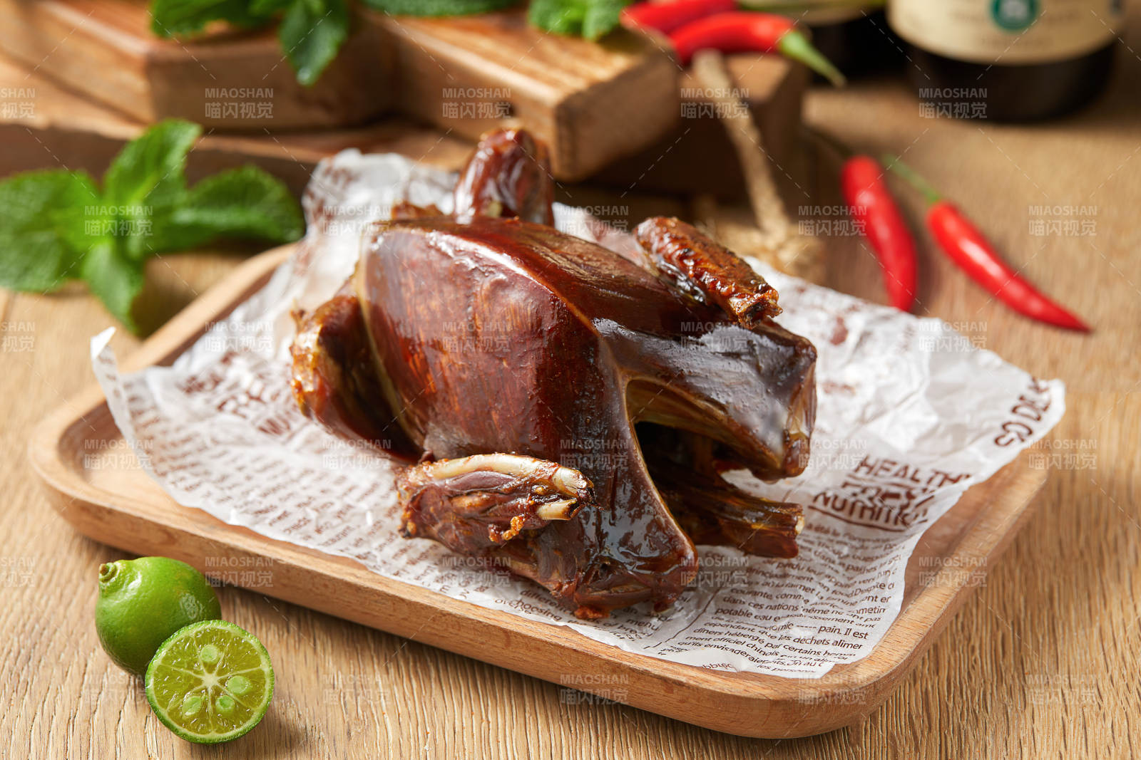 烤鸽子配柠檬辣椒图片