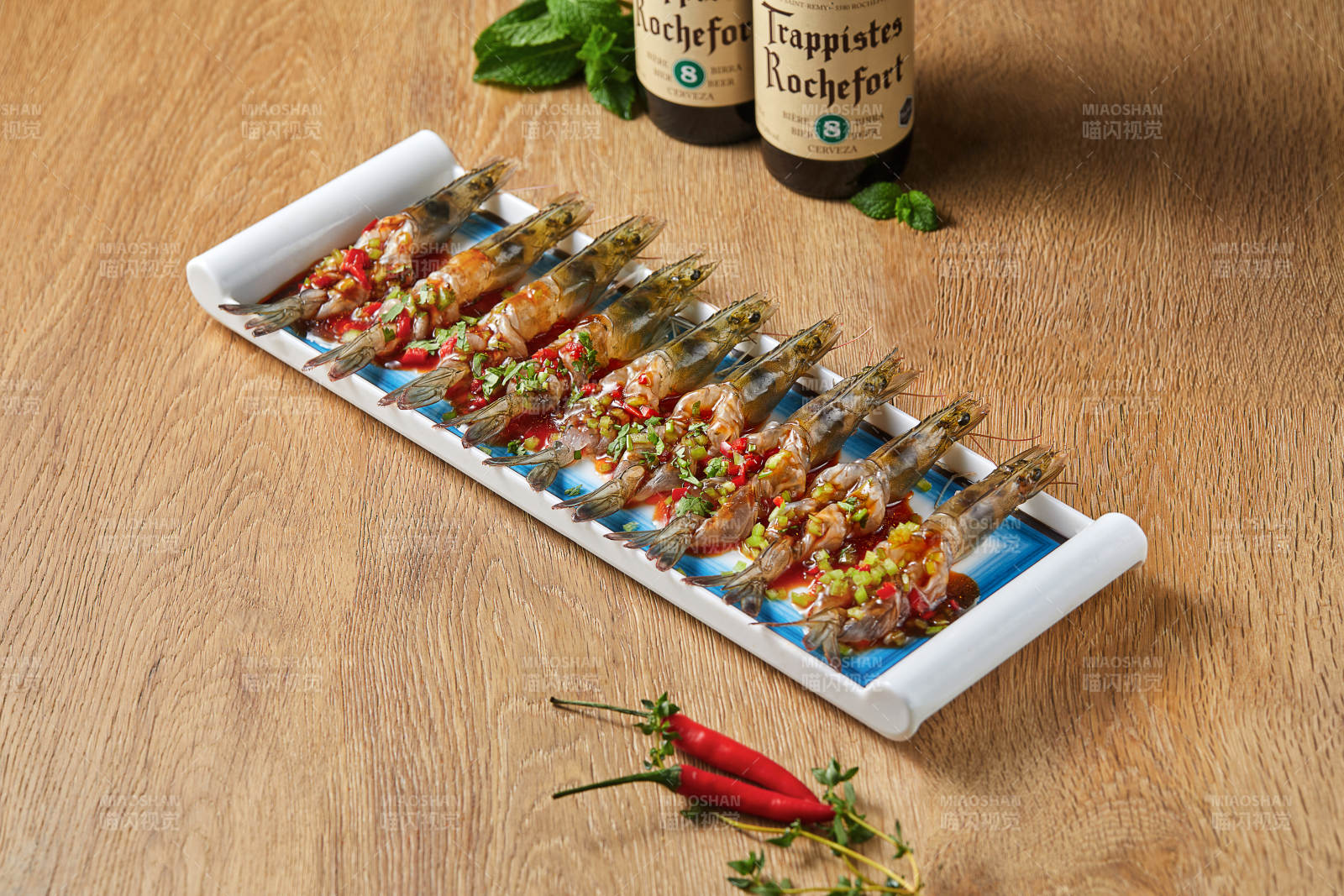 香辣醉虾配啤酒图片
