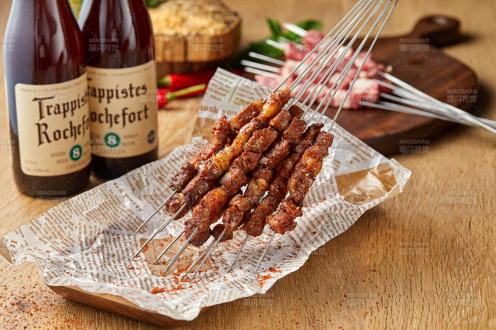 烤肉串与啤酒的完美搭配图片