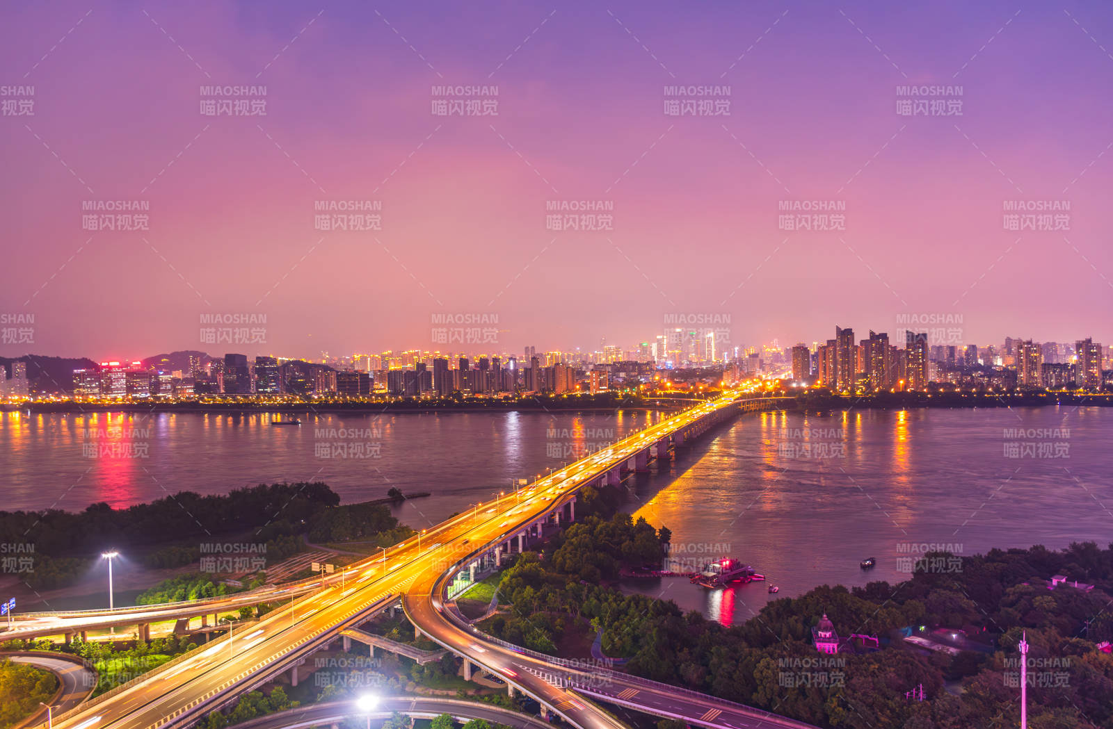 福州城市夜景与橘园洲大桥图片