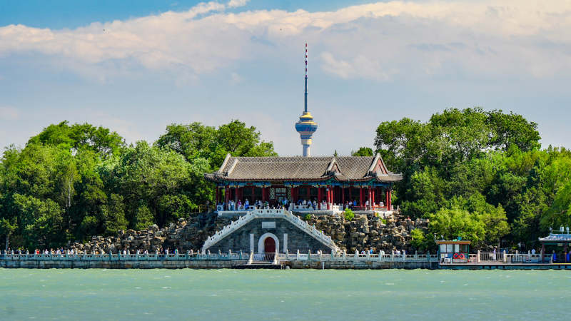 颐和园湖心亭景致图片