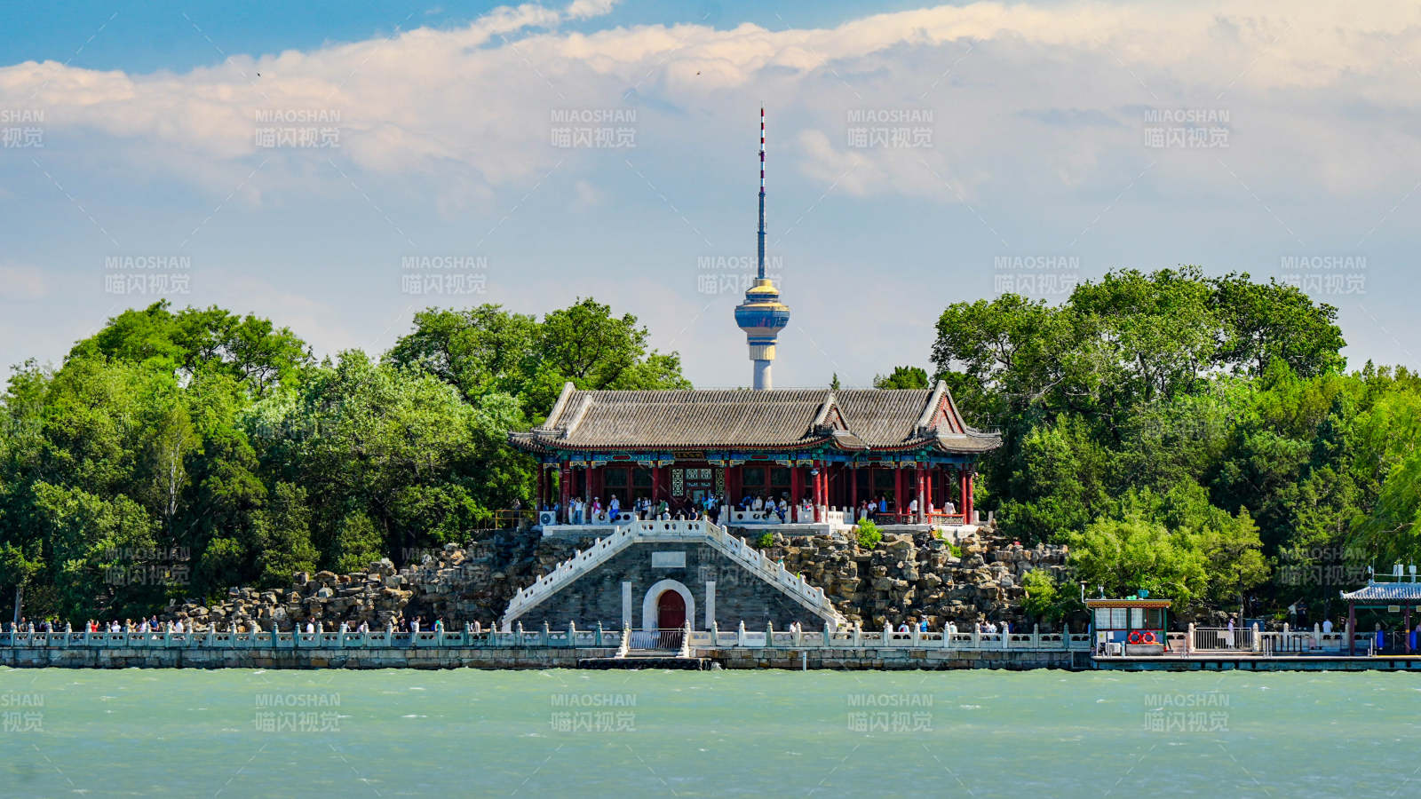 颐和园湖心亭景致图片