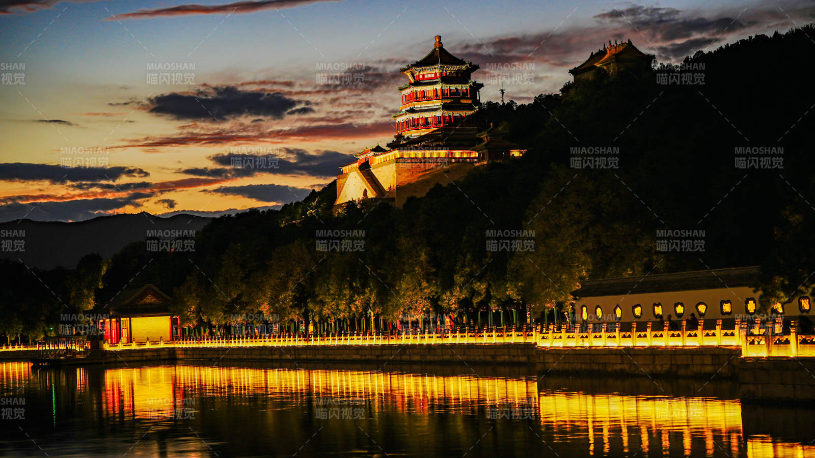 颐和园夜景灯火辉煌图片