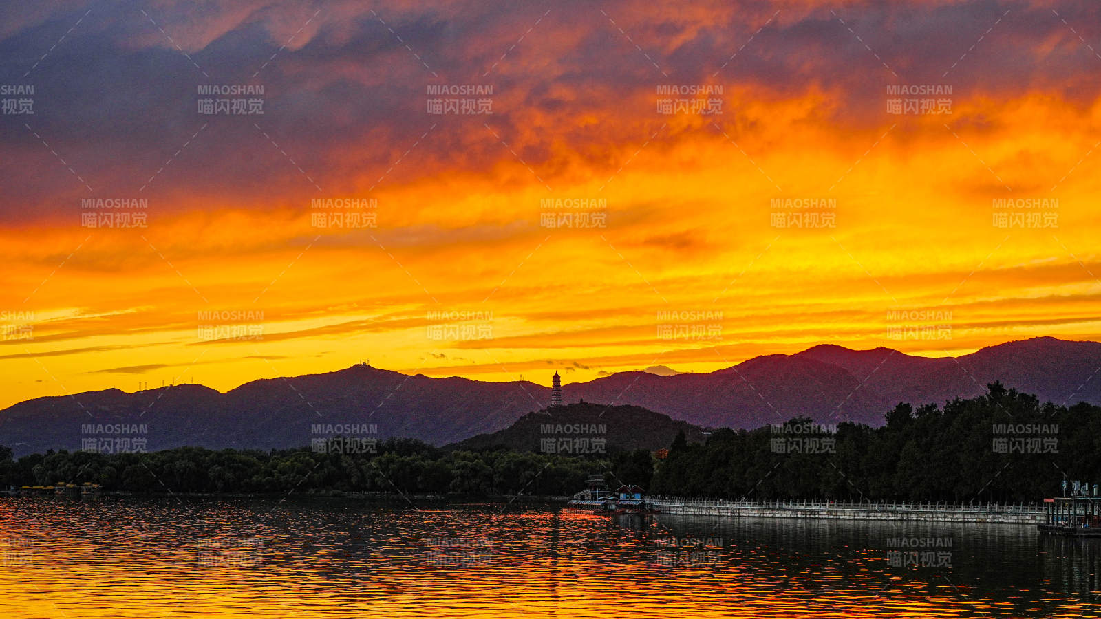 颐和园昆明湖湖畔夕阳映山色图片