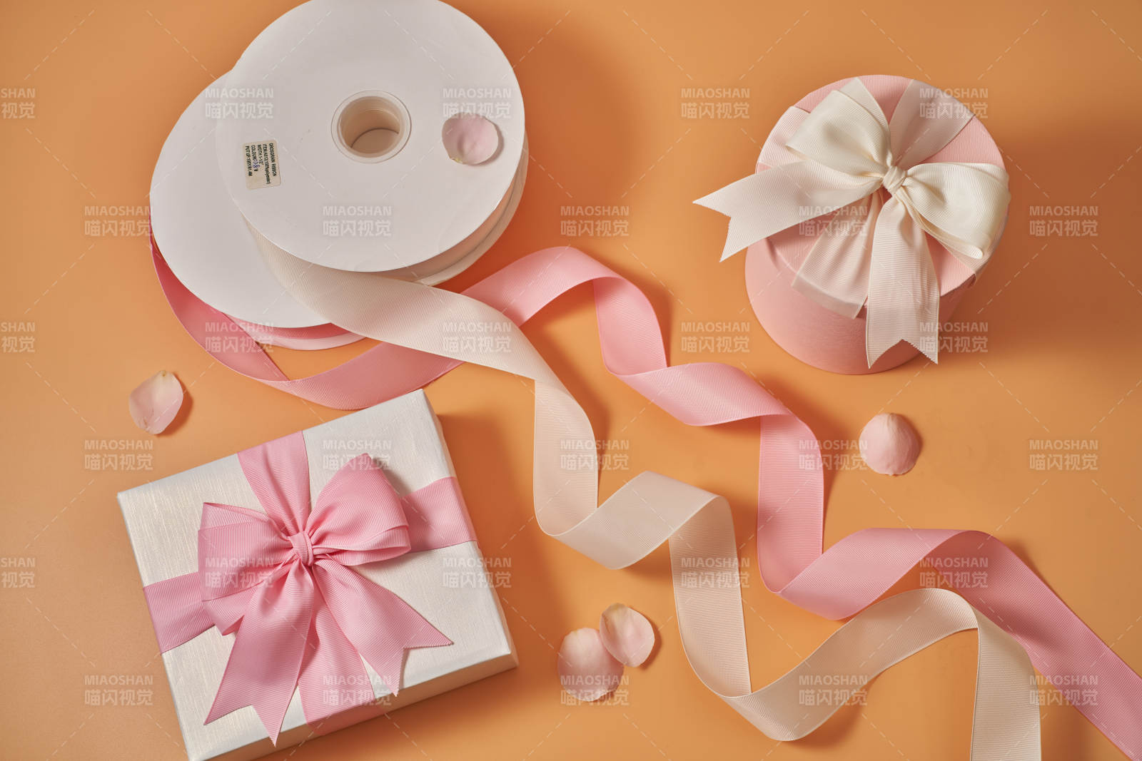 粉色丝带礼盒装饰图图片
