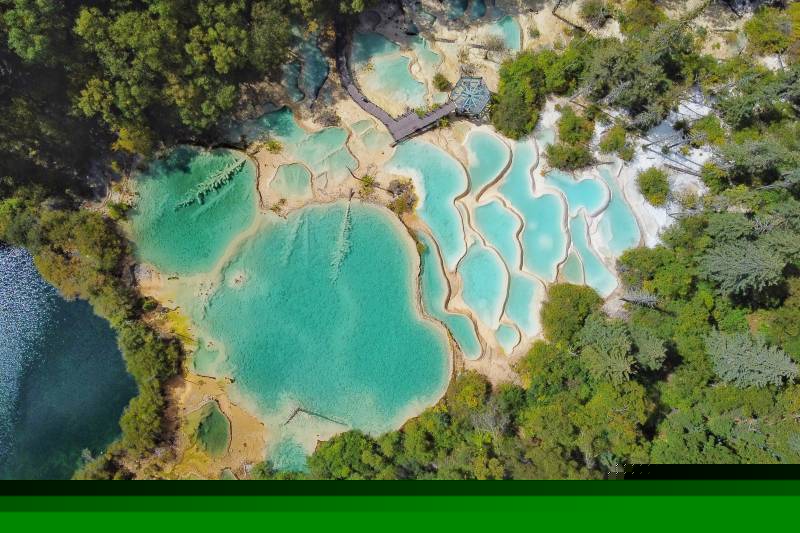 九寨沟碧水池群航拍图图片